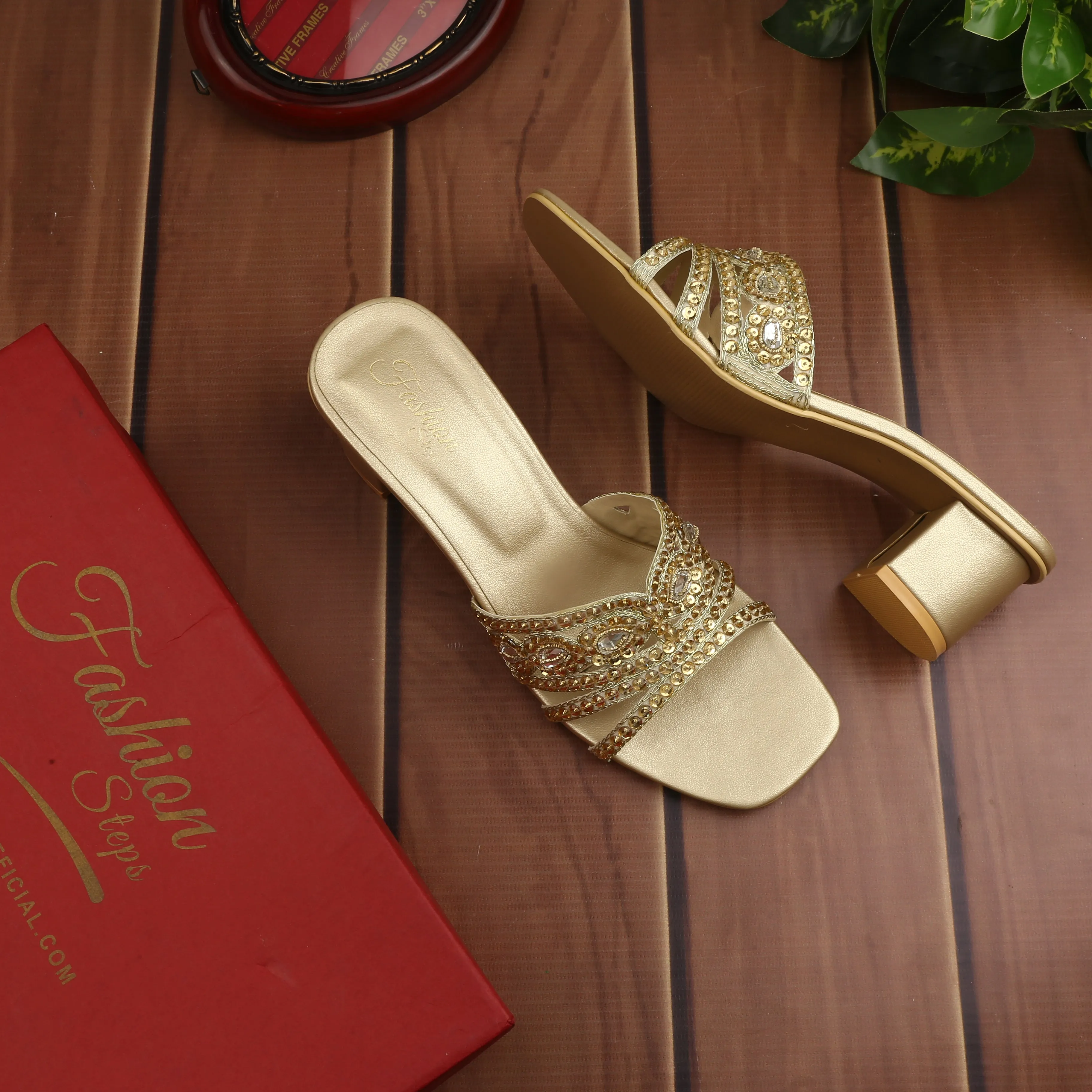 Fashion embroidery heel(gold)