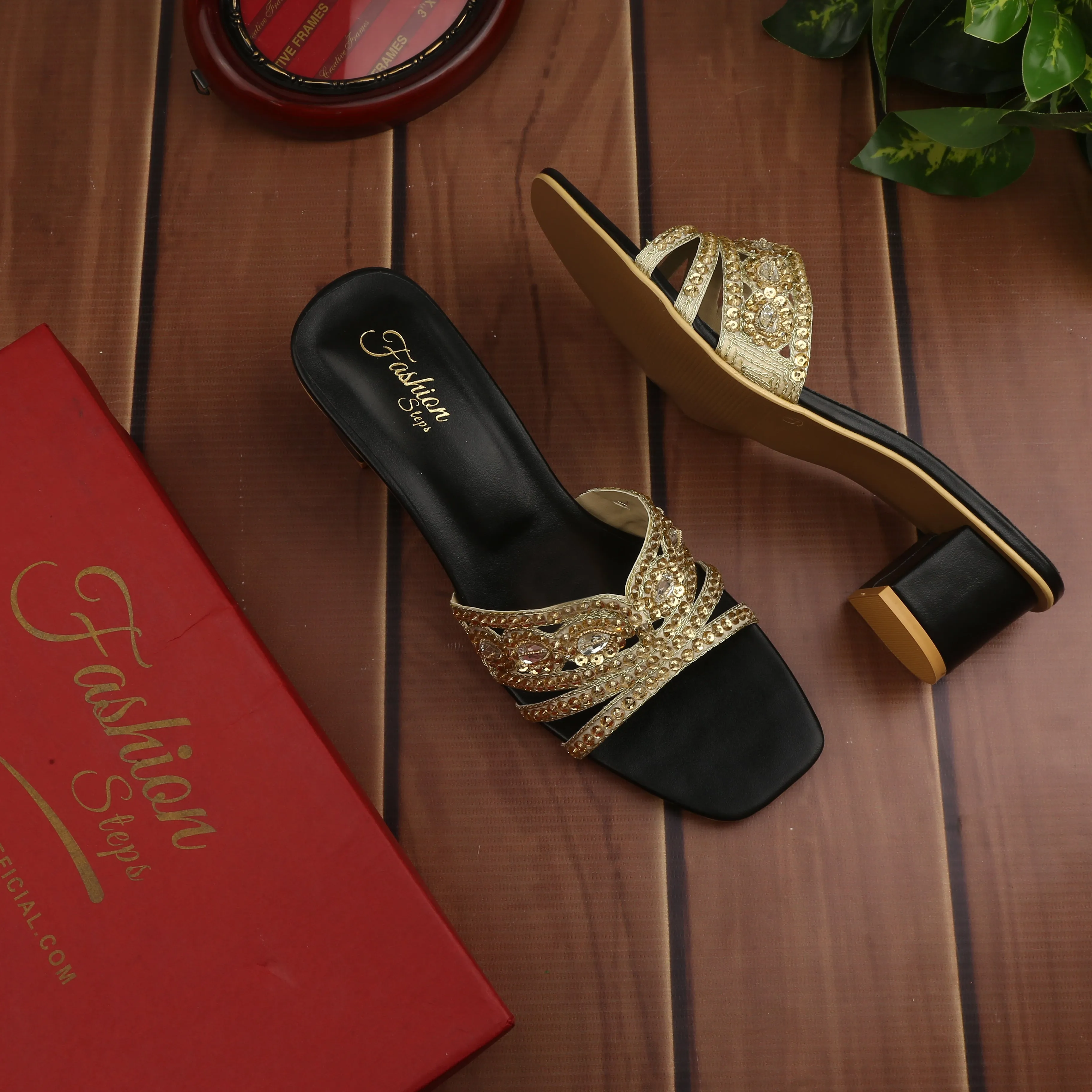 Fashion embroidery heel(gold)