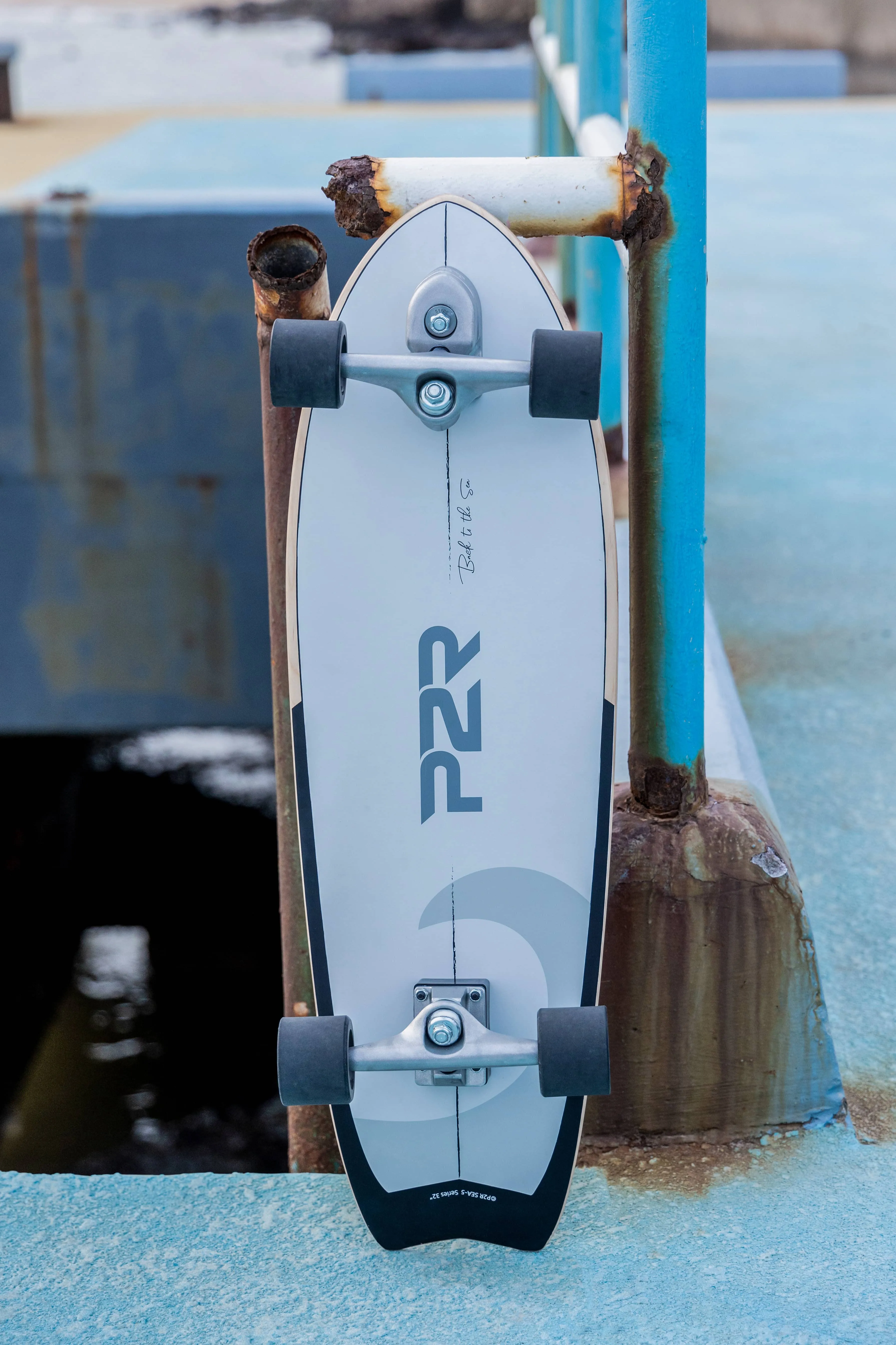 P2R SEA-5 Surf Skateboard with Carving Truck