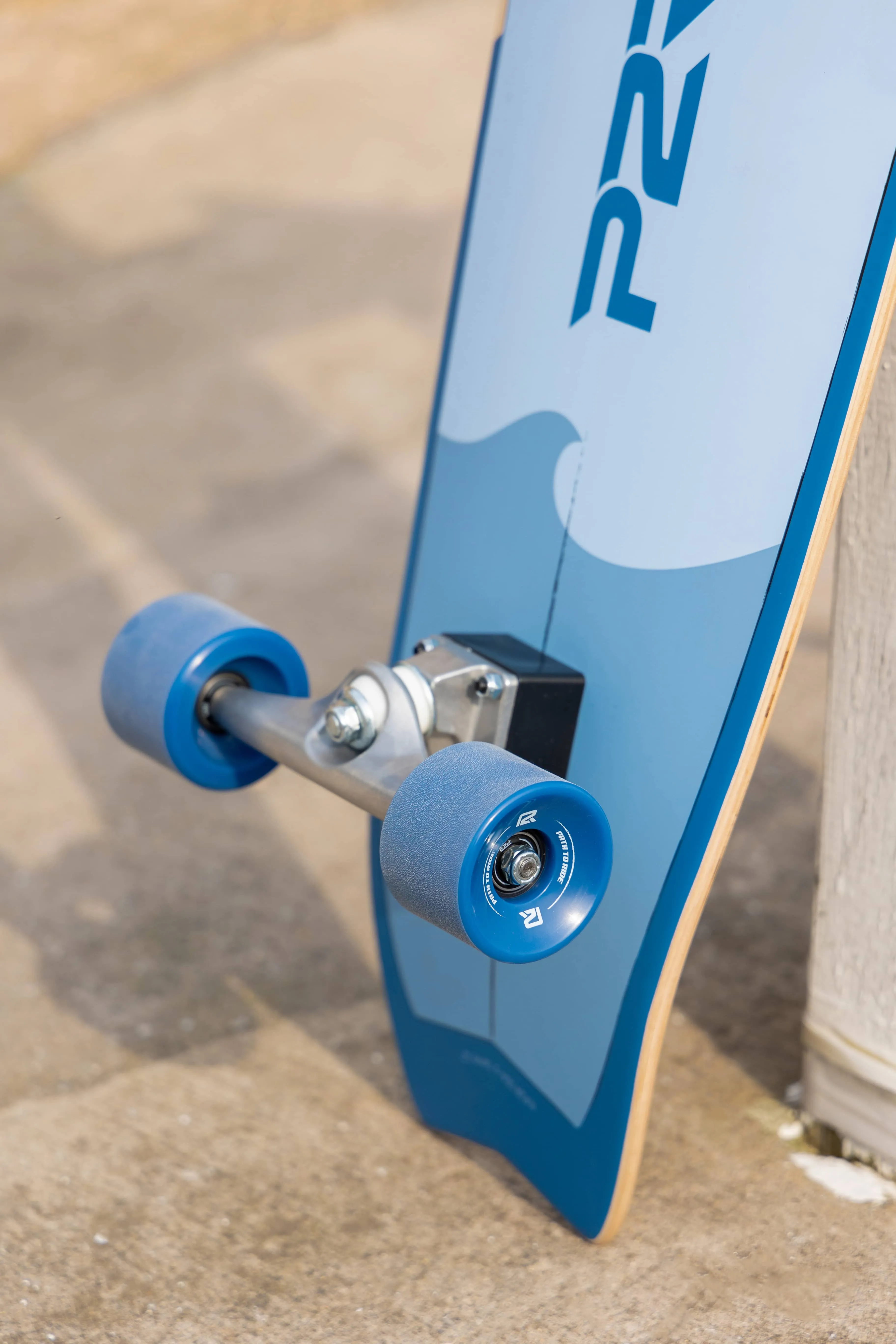 P2R SEA-5 Surf Skateboard with Carving Truck