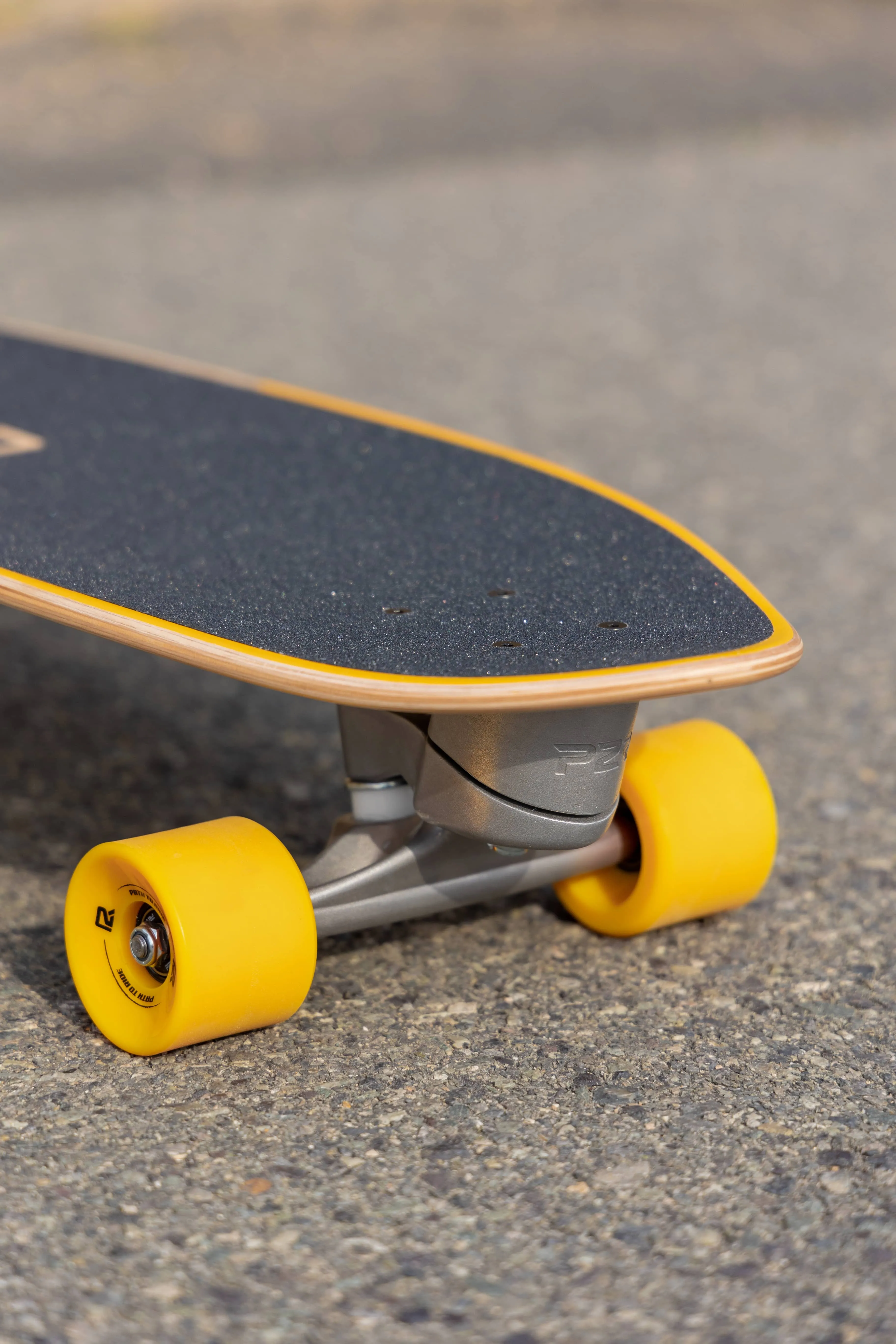 P2R SEA-5 Surf Skateboard with Carving Truck