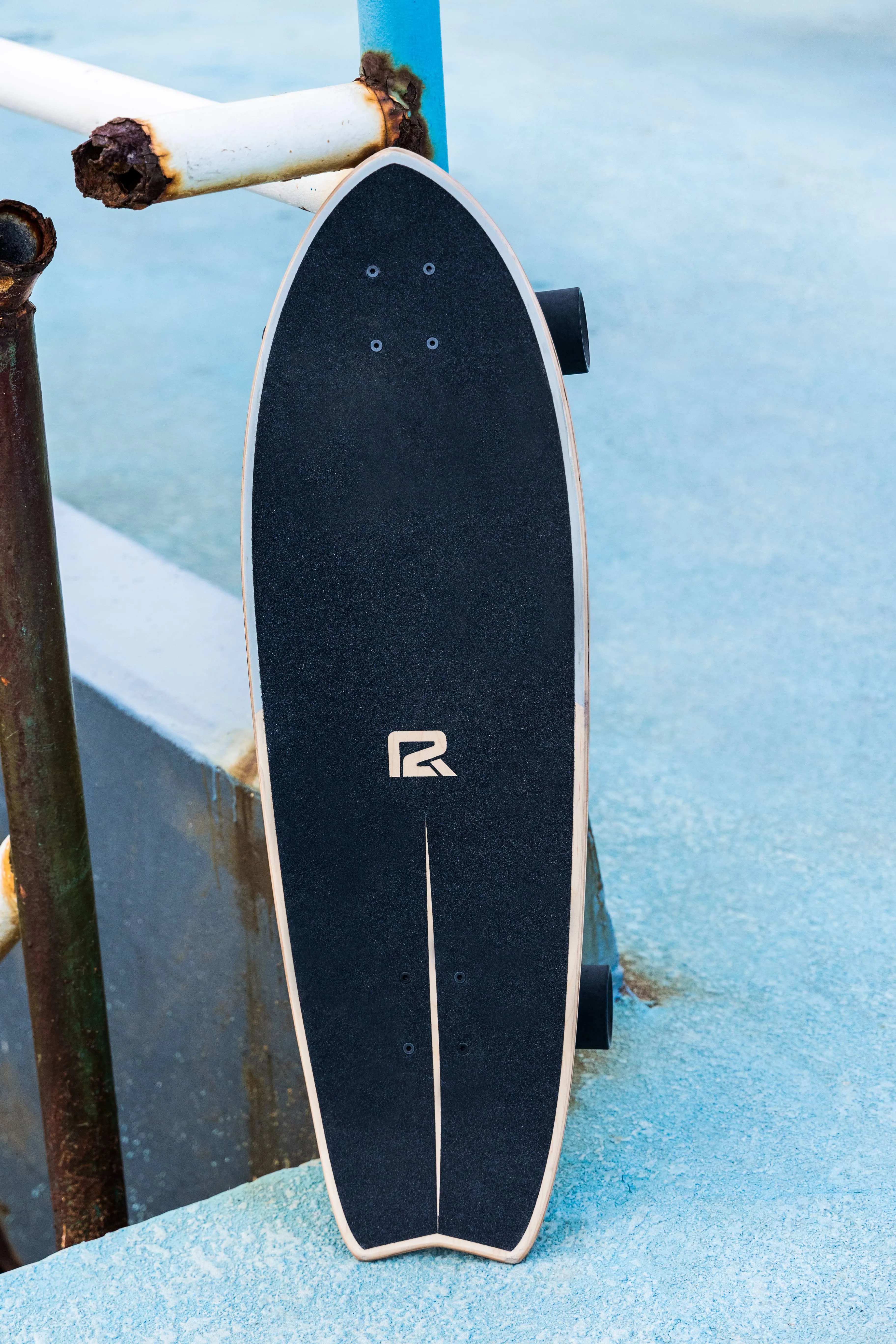 P2R SEA-5 Surf Skateboard with Carving Truck